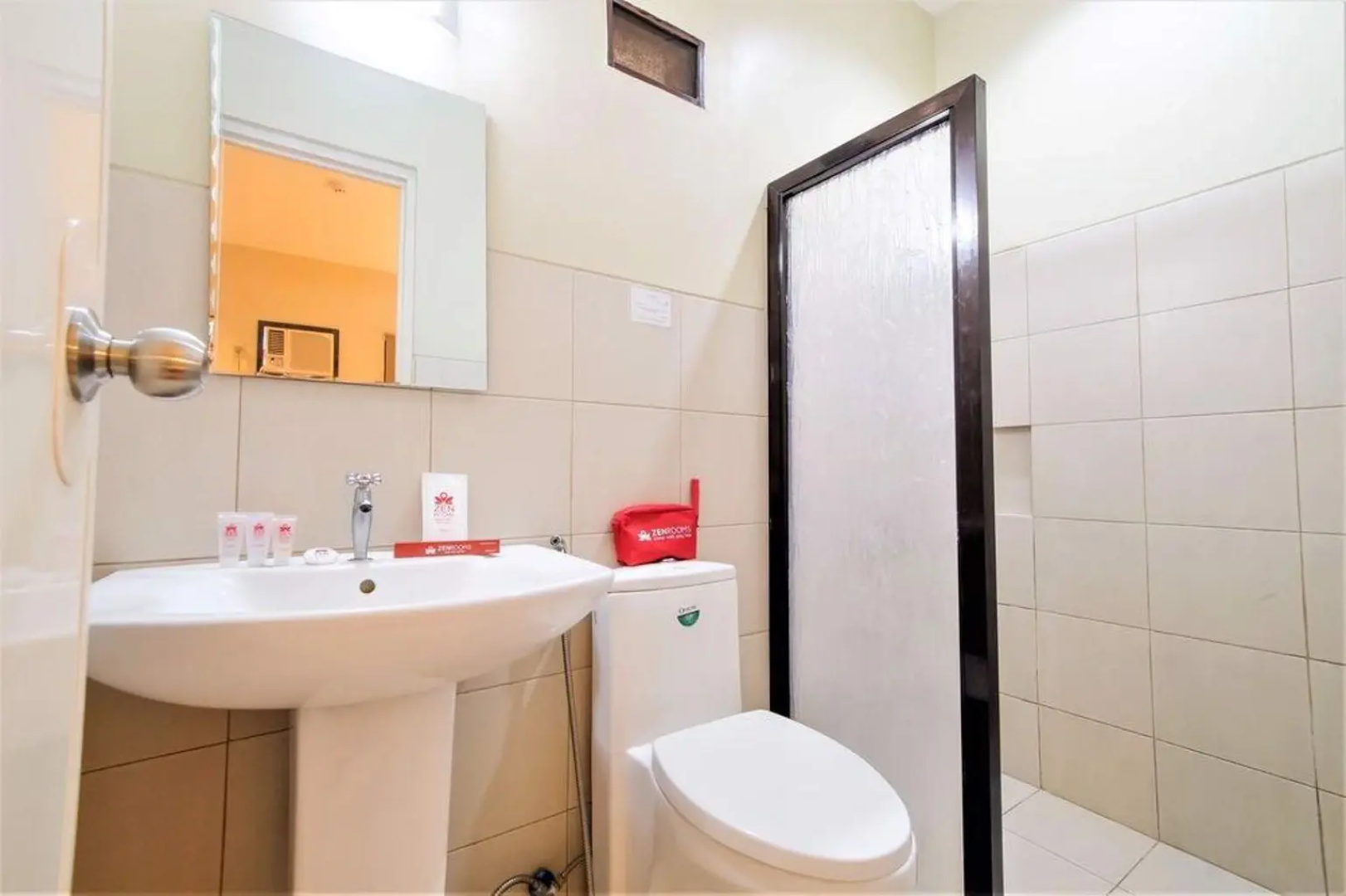 ZEN Rooms Basic Aurora Pasay