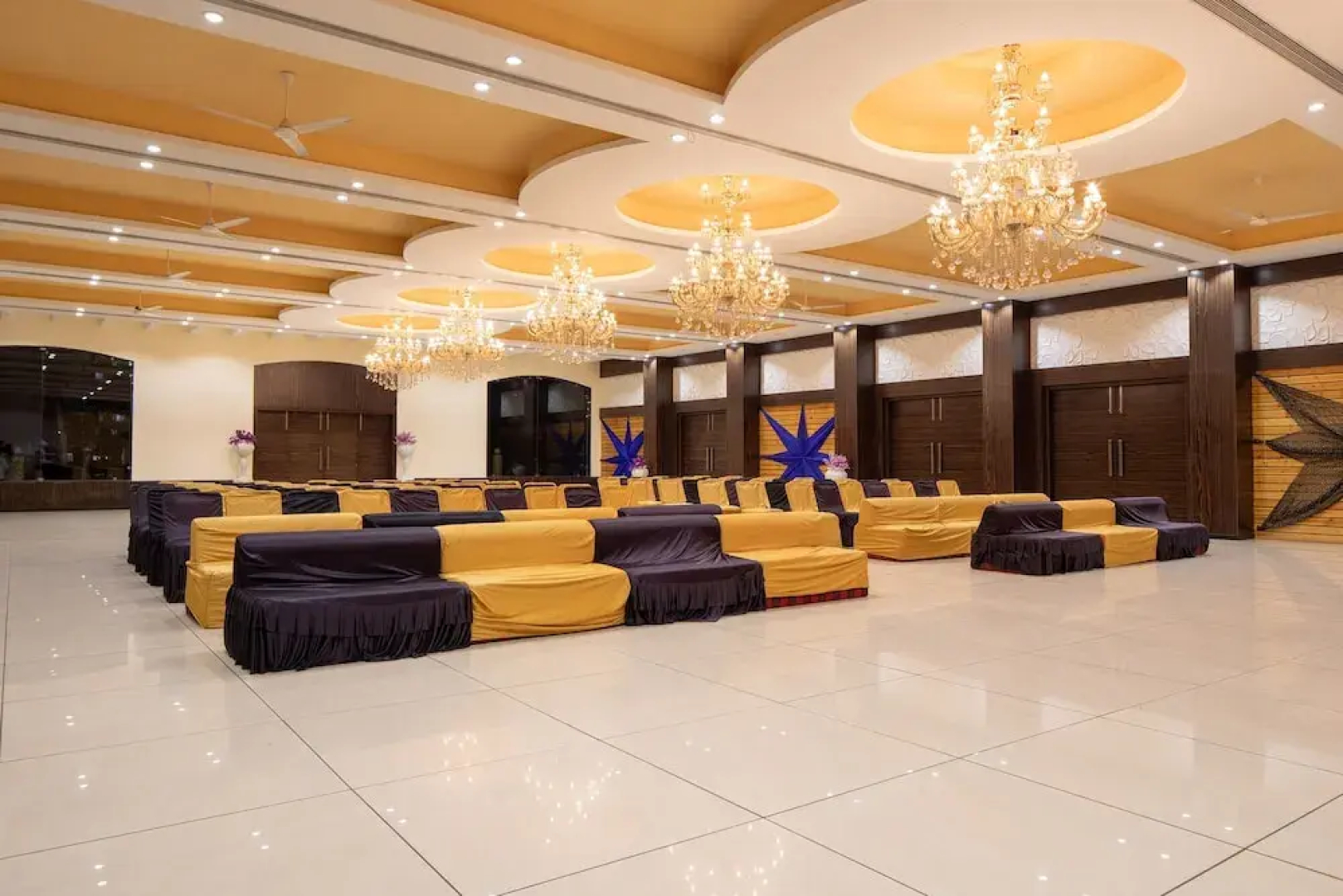 Capital O 19528 Hotel Park Palace