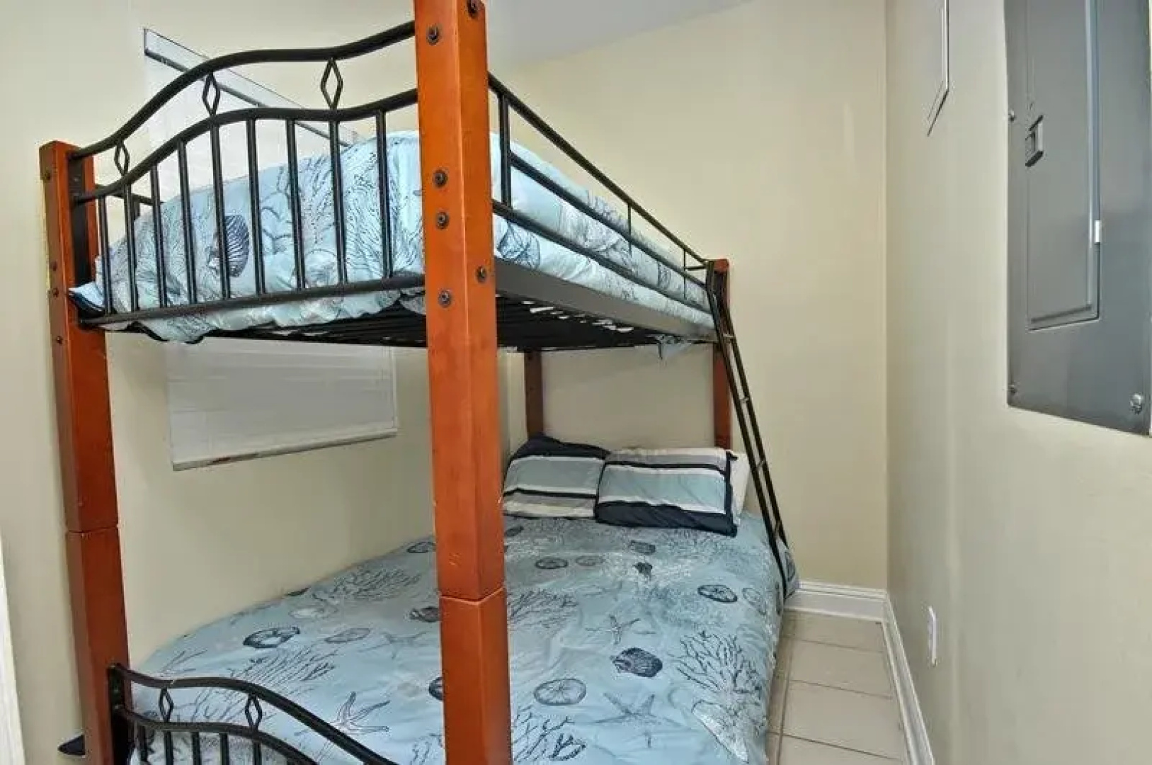 Lighthouse 1002