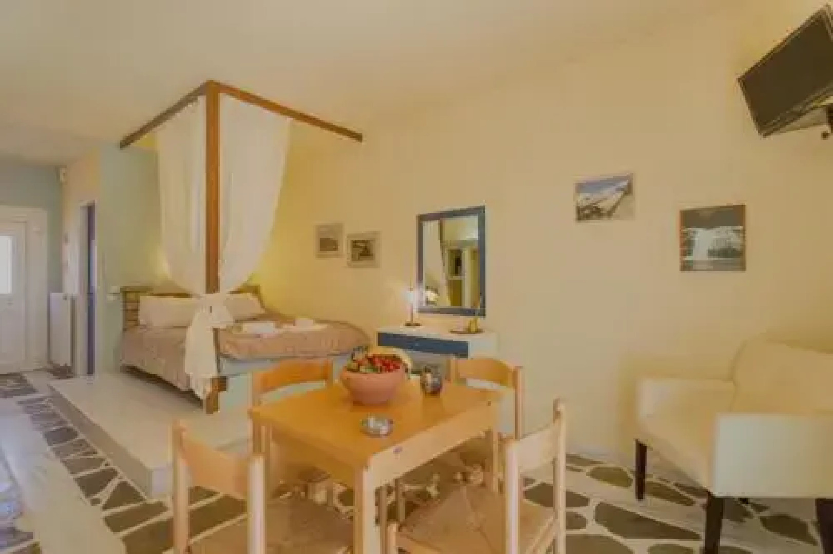 Saint George Hotel & Rooms
