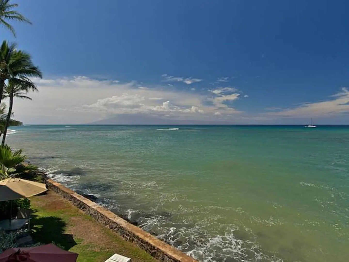 Pohailani #201 Studio Bedroom Condo by RedAwning