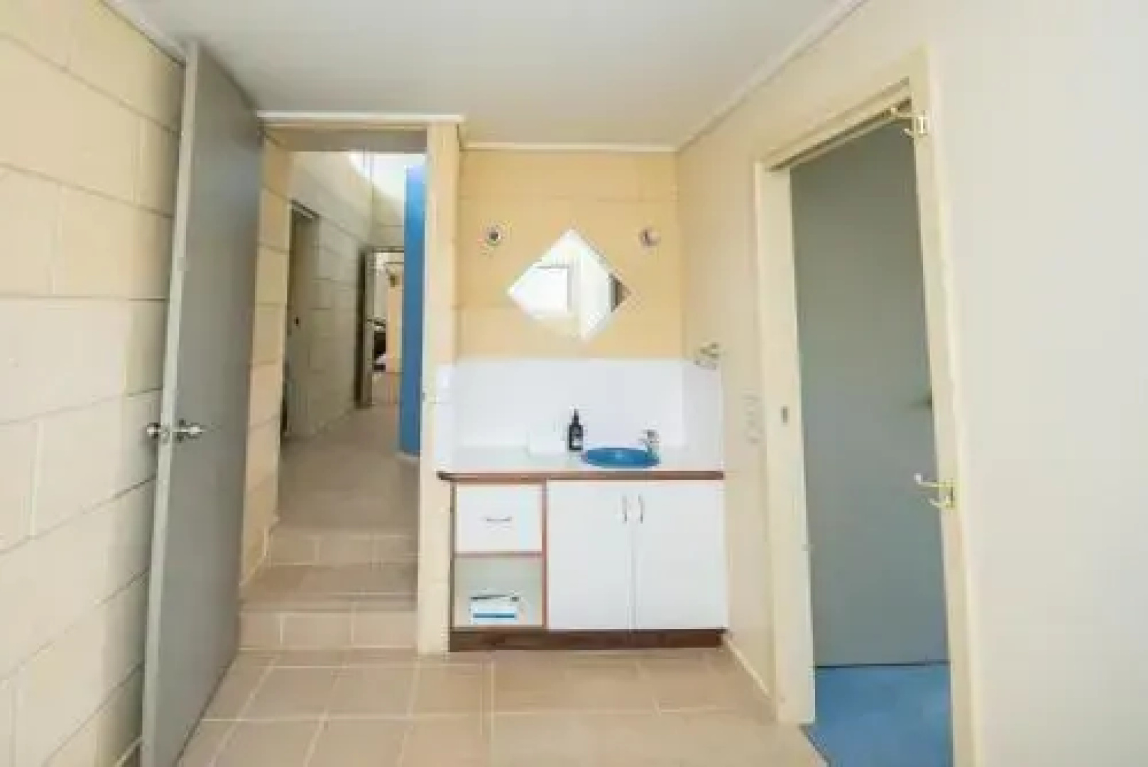 Bayview no 1 - Next to the Beach!
