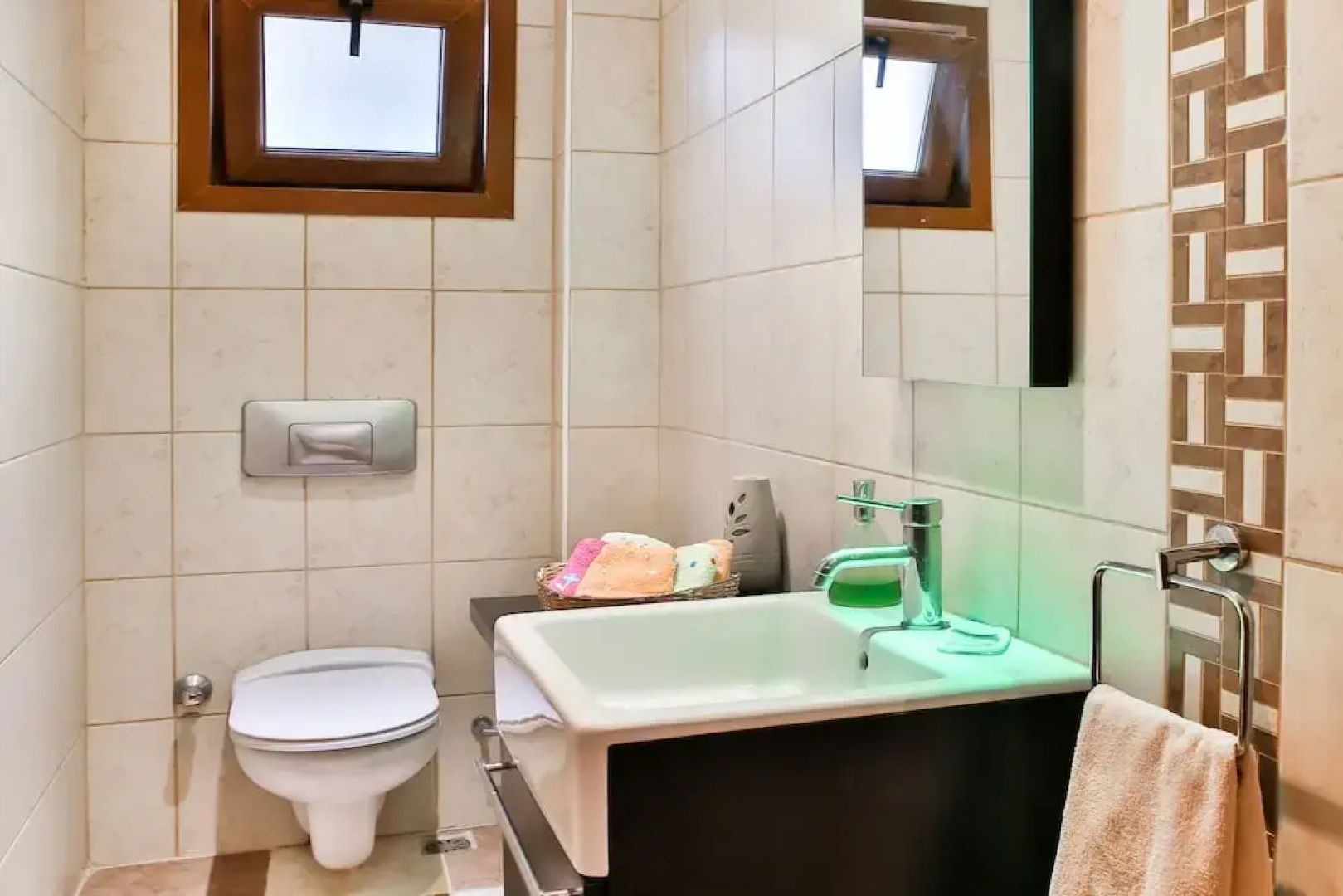 Important Group Villa Alaca
