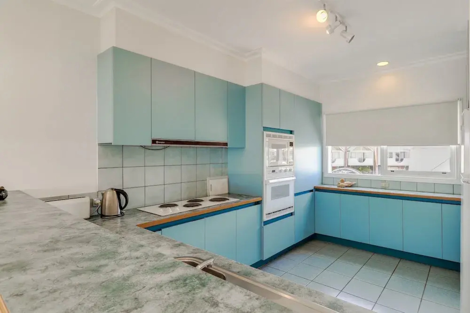 The Apartment, Metung