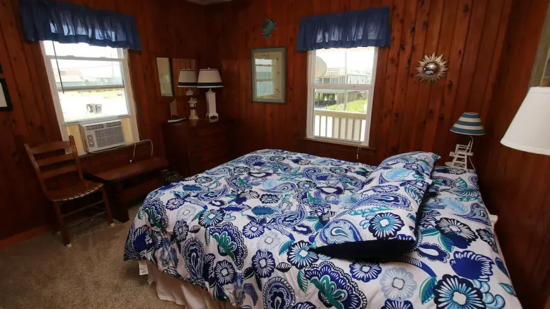 All Sandy - 2 Br home by RedAwning