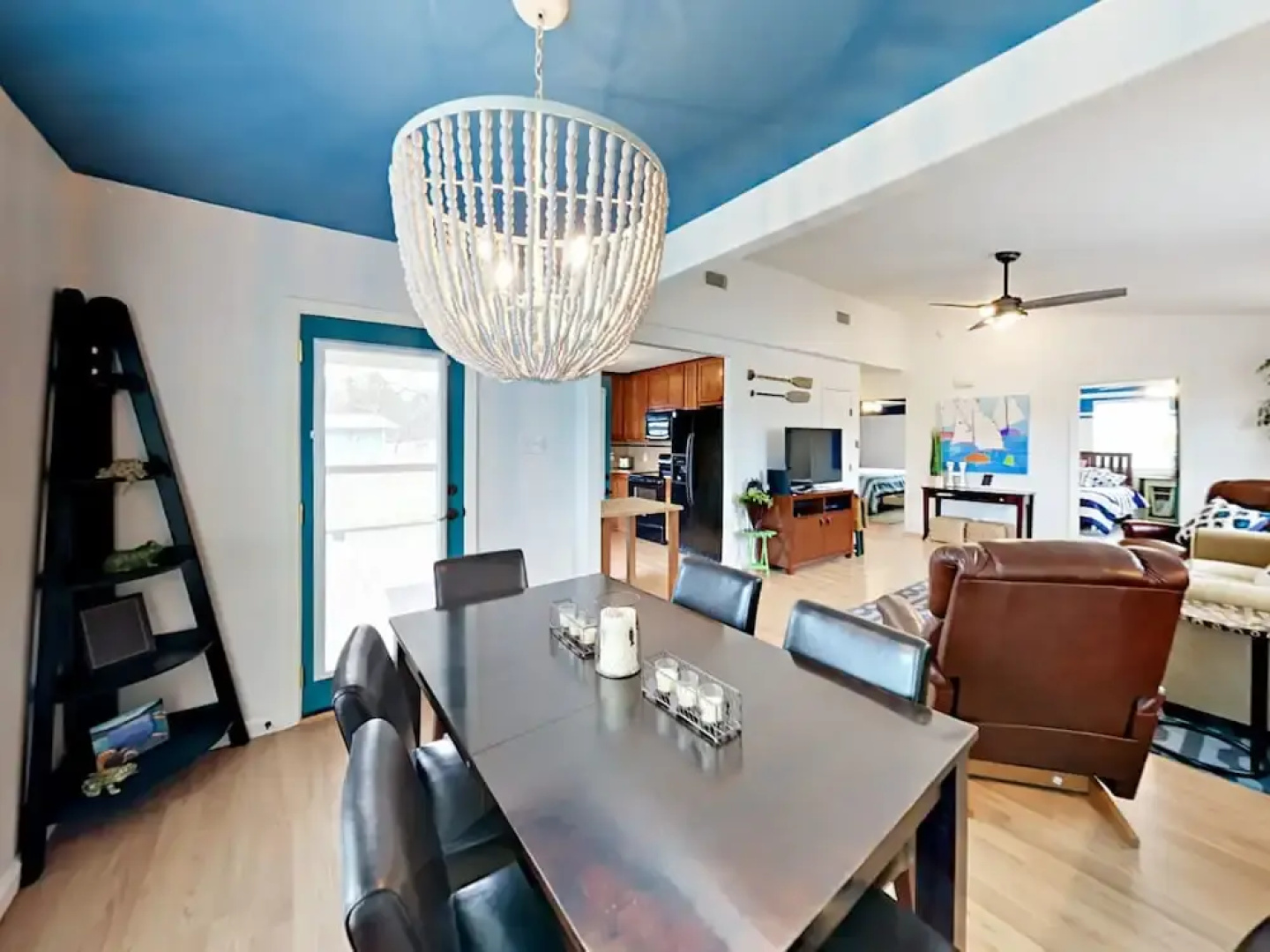 Lakefront Haven - 3 Br Home