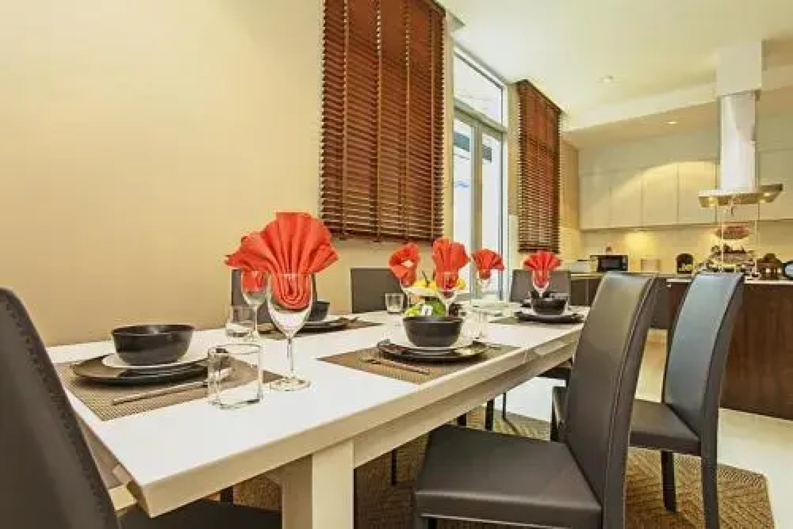 Jomtien Waree 8 - 6 Bedroom Pool Villa