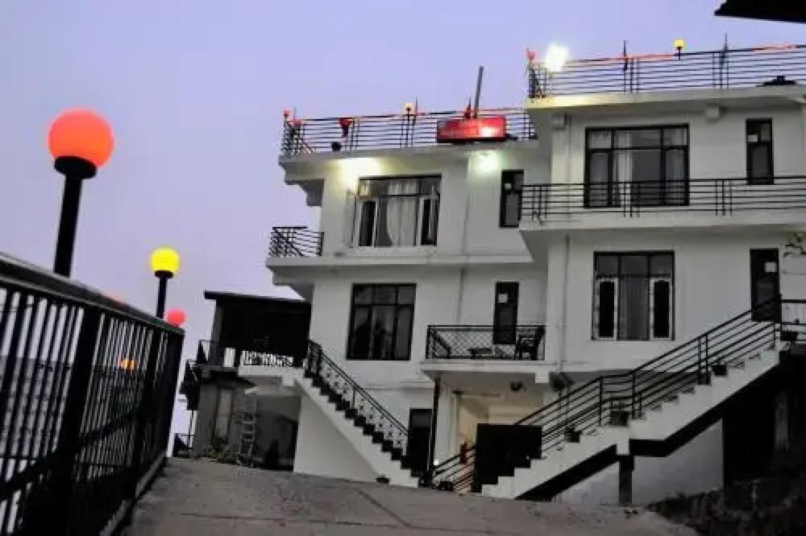 Hotel Whitemushroom Kasauli