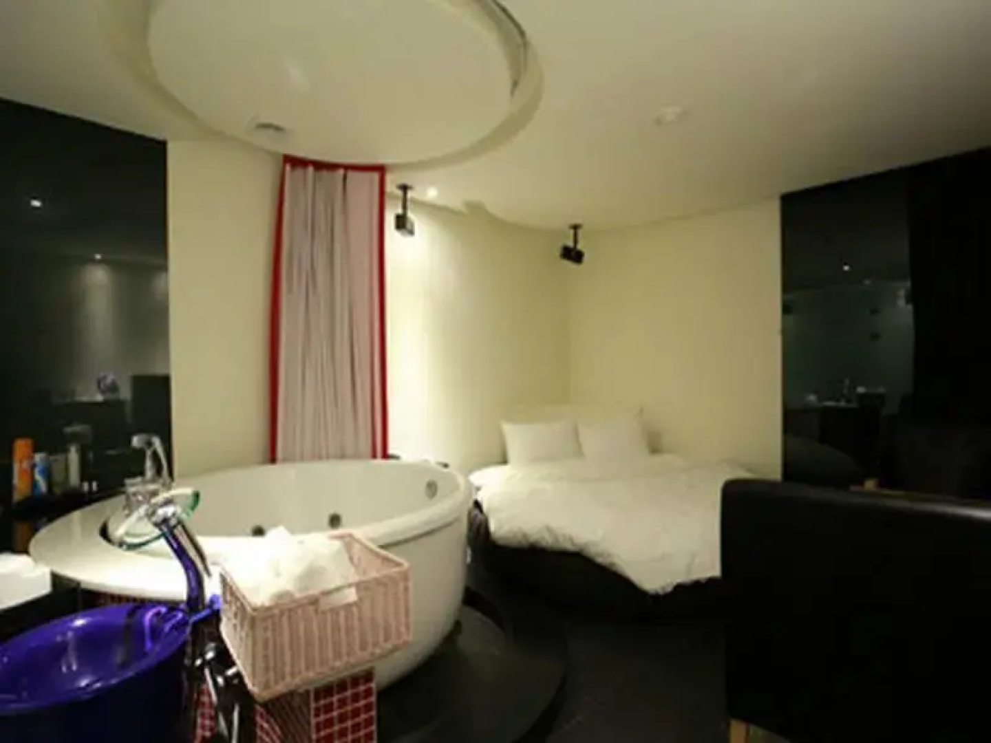 Hanam Lucy Hotel