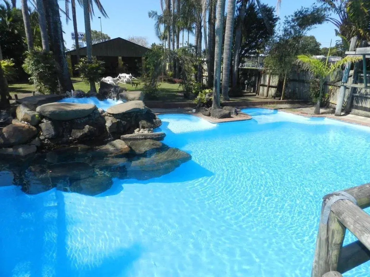 Tropical Gardens Motor Inn