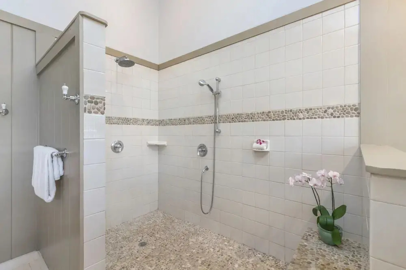 Hale O'Pulelehua with Guest House 5Br Home