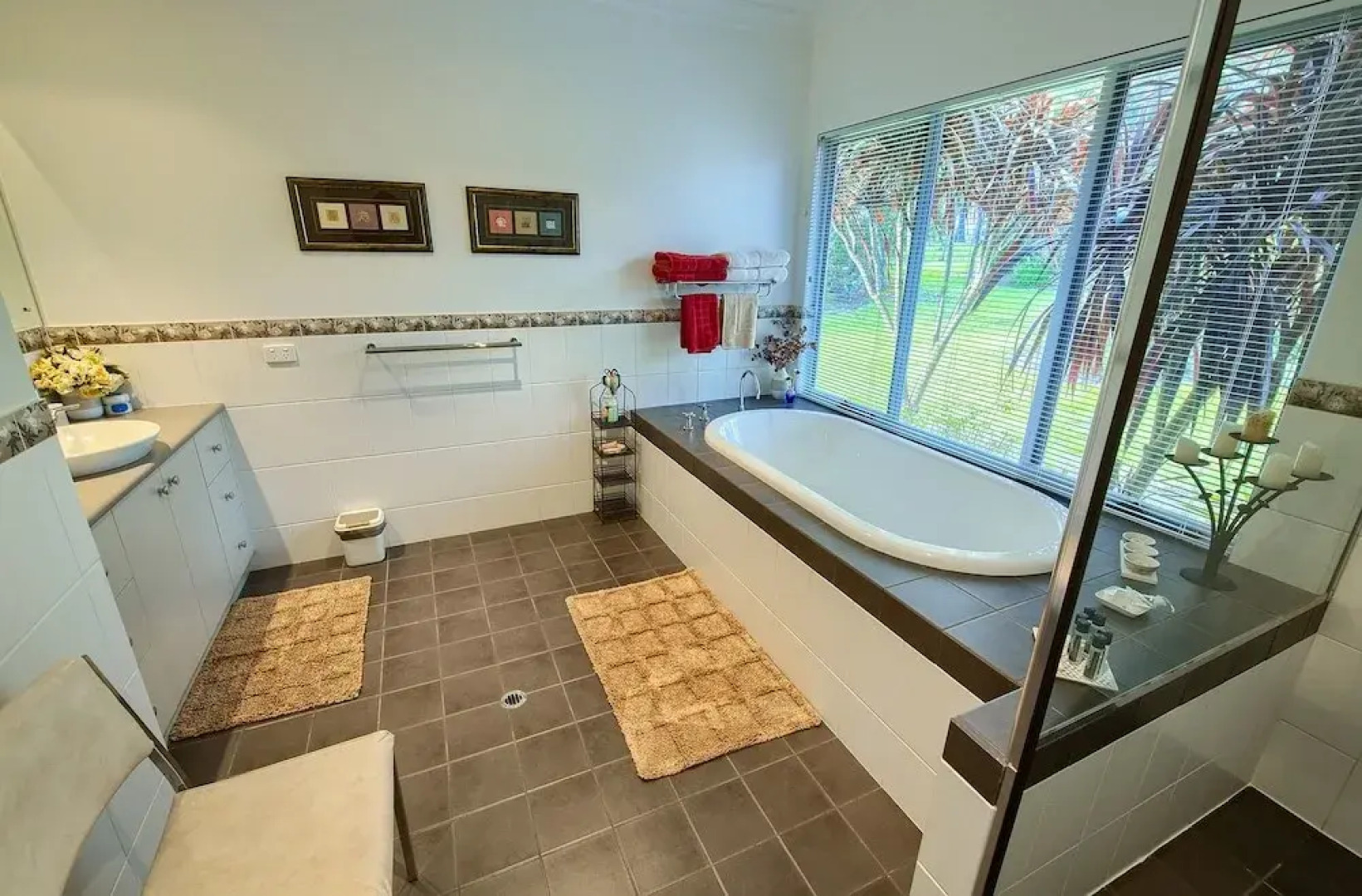 Glenelg on King Bed & Breakfast