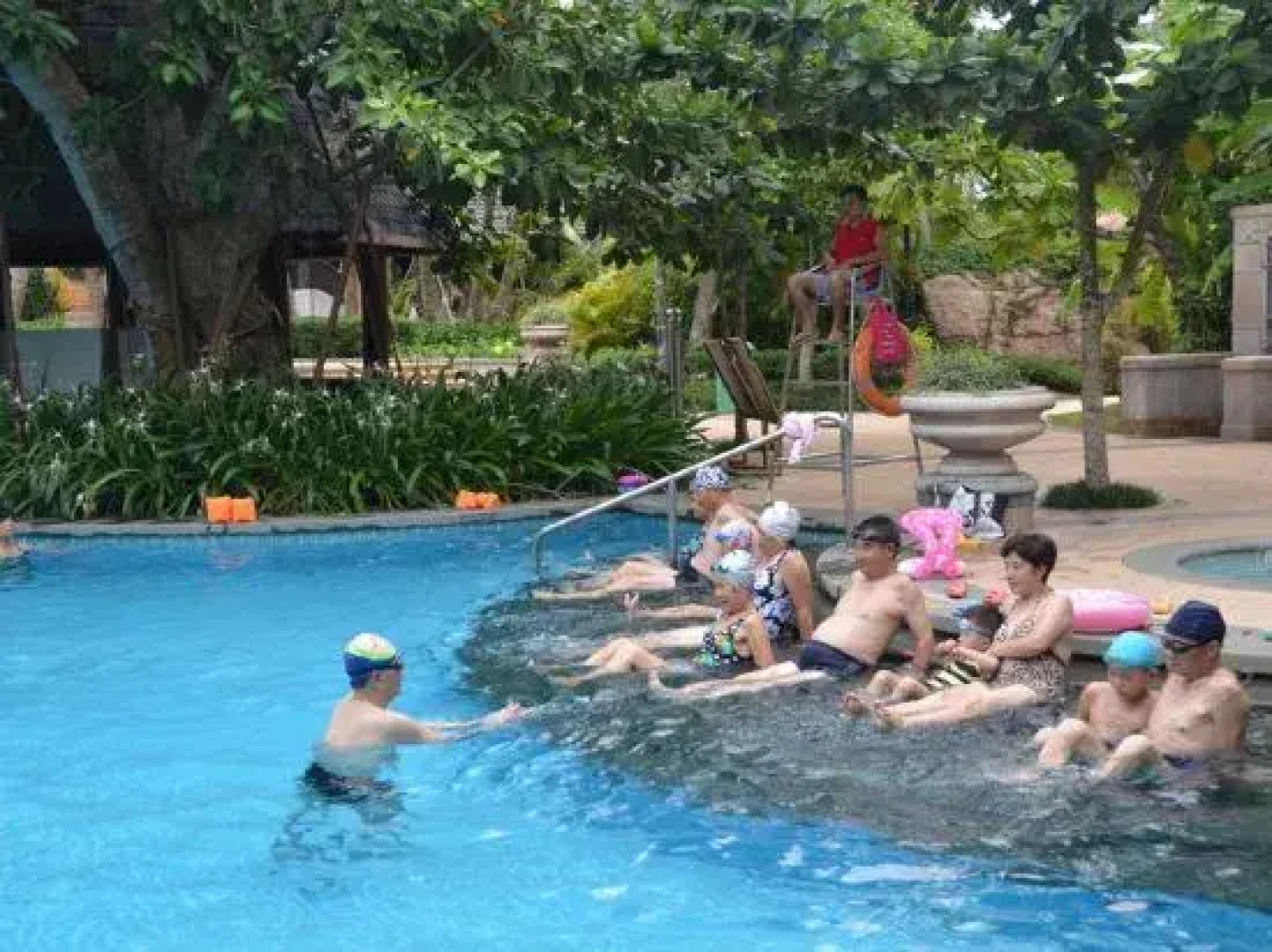 Dream Plus Apart Hotel & Youth Hostel