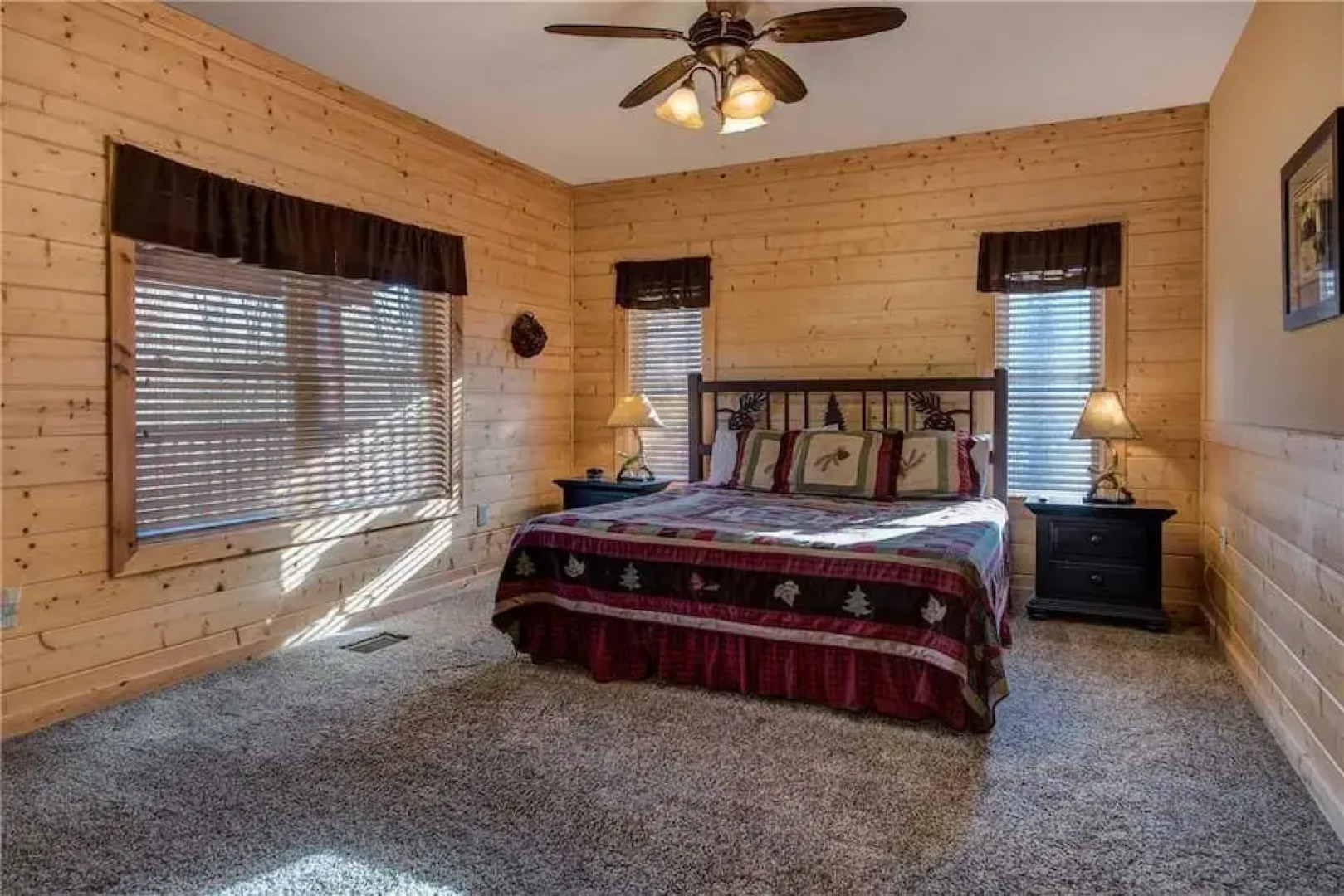 Hickory Hollow Lodge - Eight Bedroom Cabin