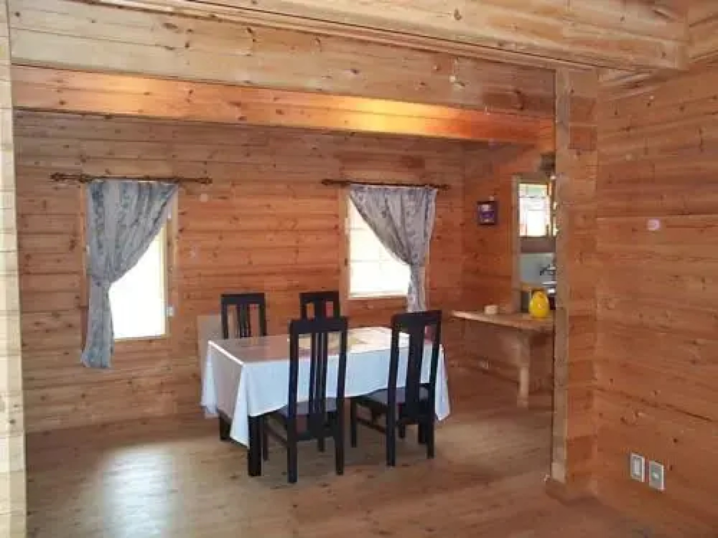 Cottage Mogi Log House