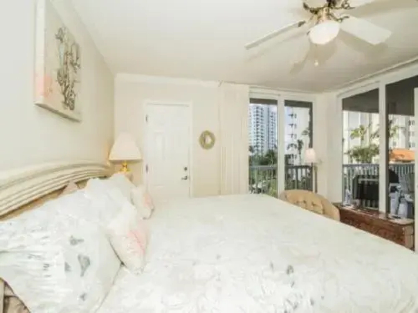 Deluxe Seaside Condo with Gorgeous View and Olympic-Size Pool by RedAwning