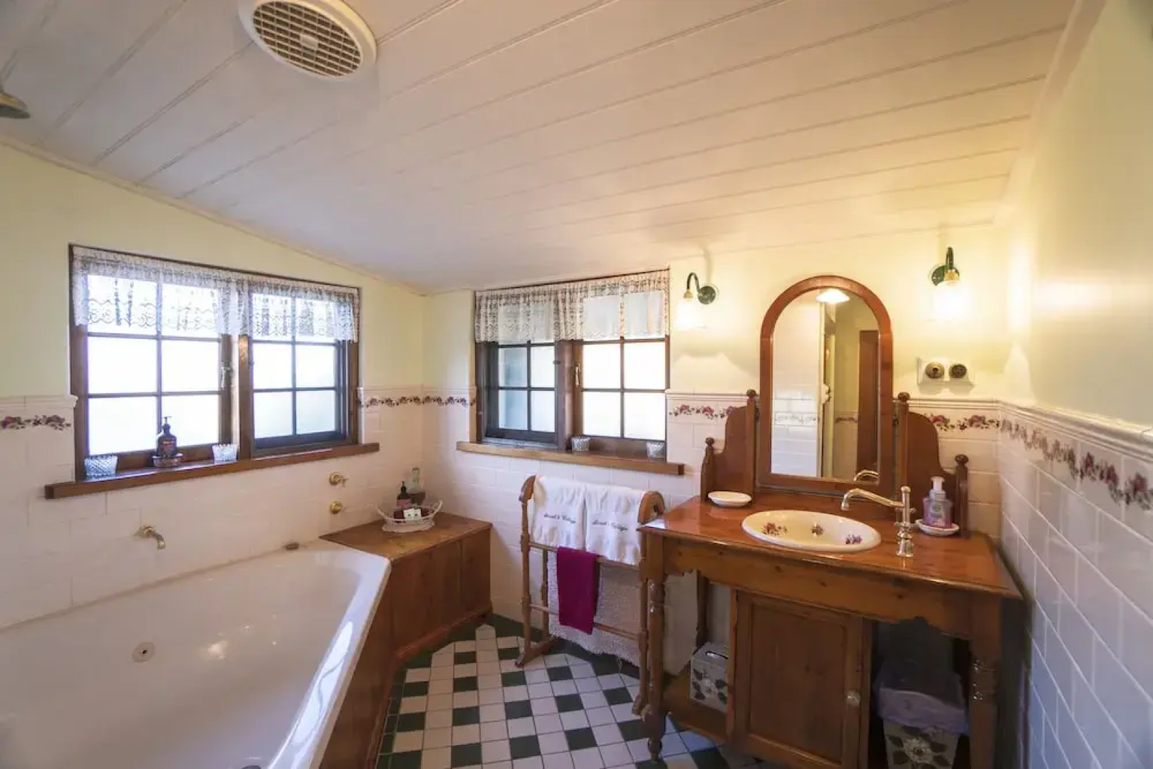 Sarahs Cottage
