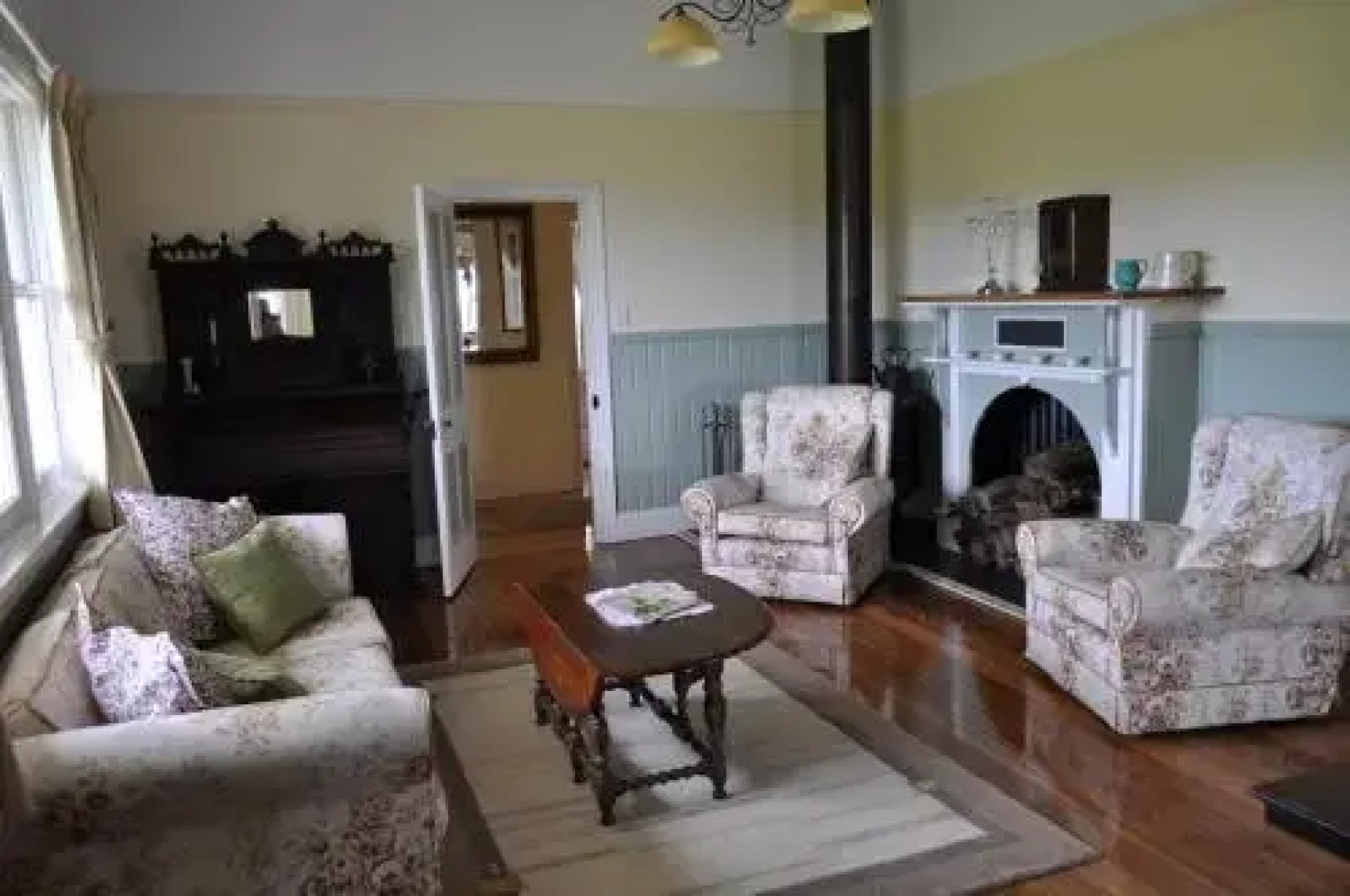 Beth's Cottage Roaring 40s