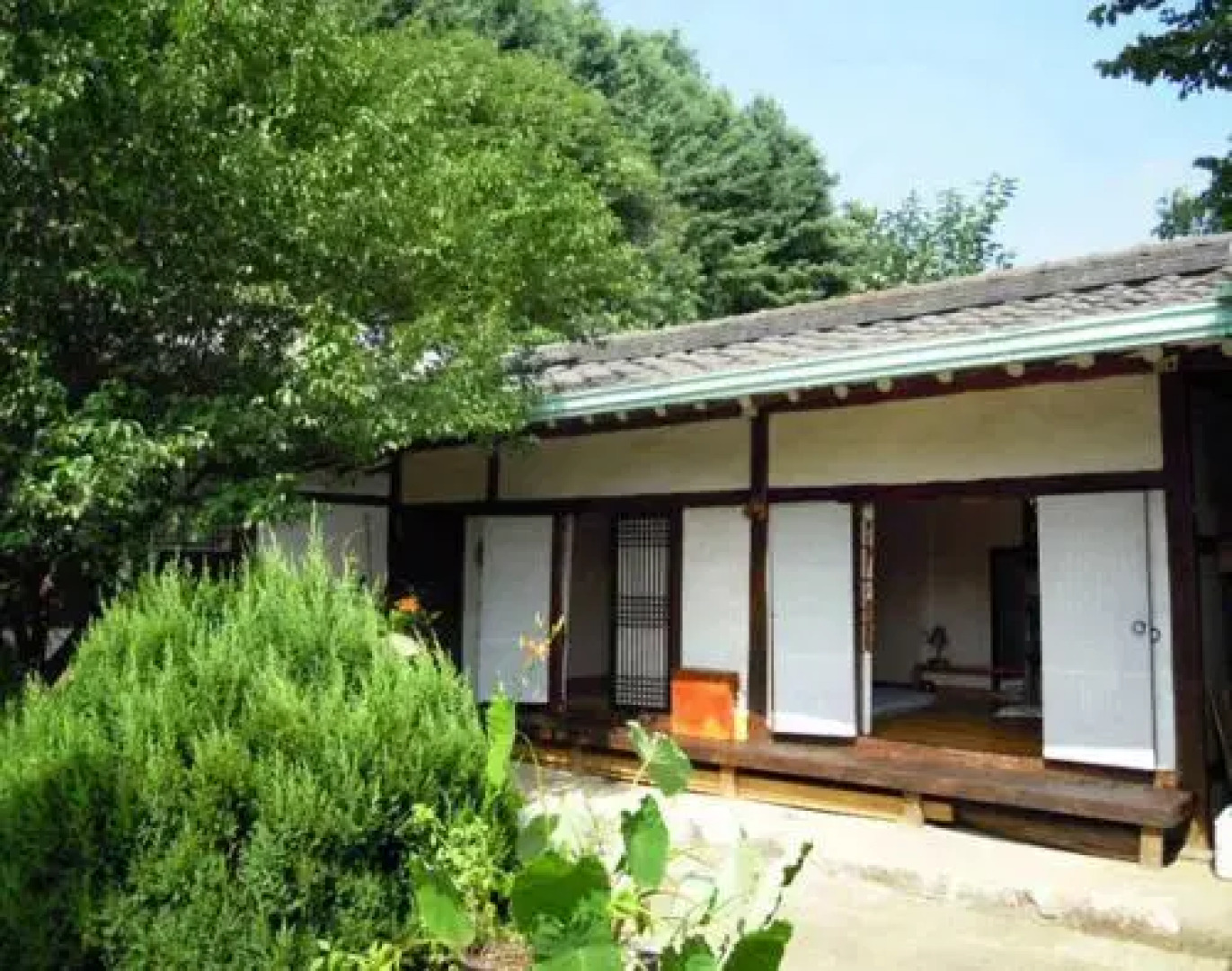 Hwajeong Hanok Bed and Breakfast