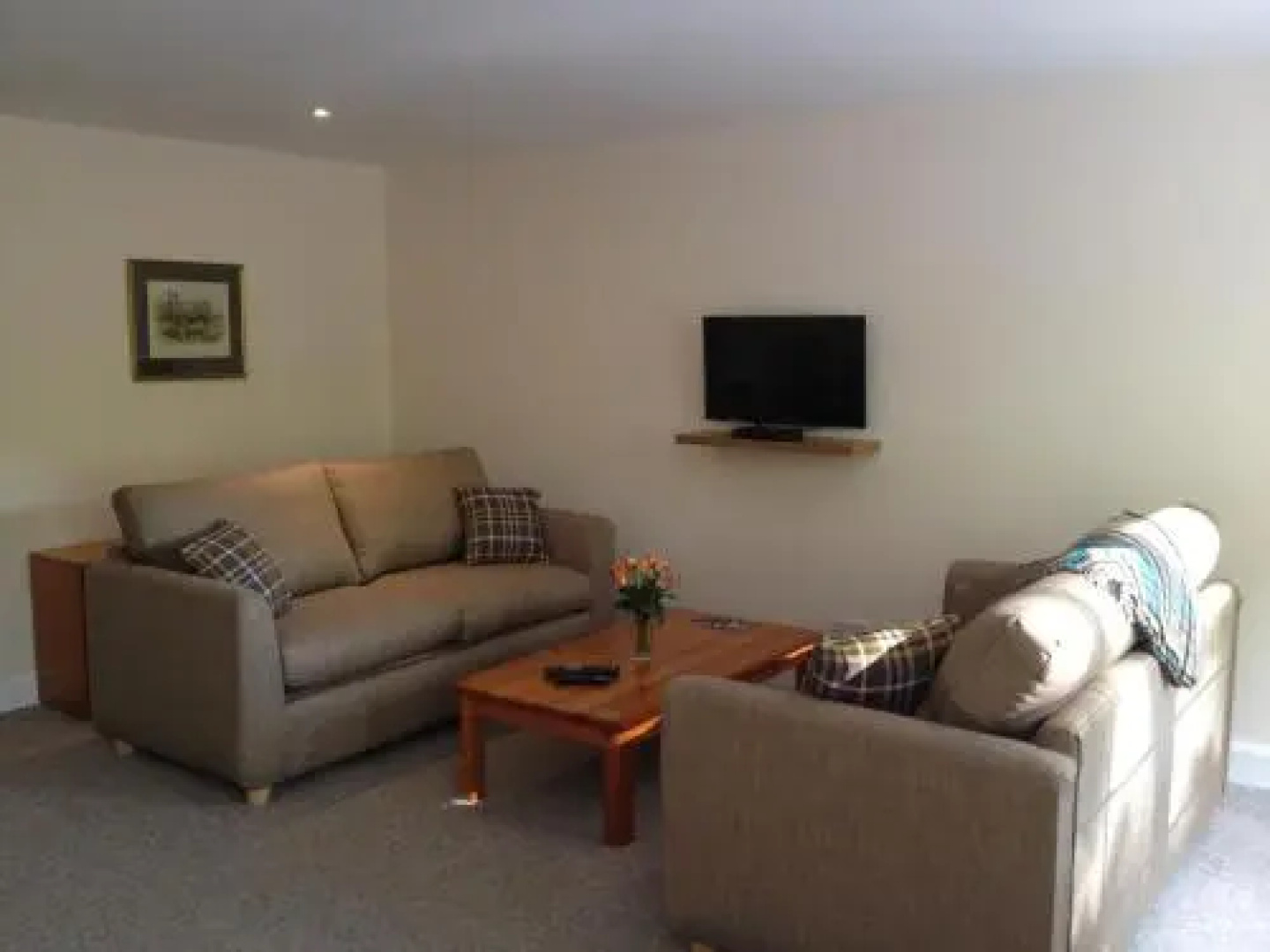 1 bedroom property in Peebles. Pet friendly.