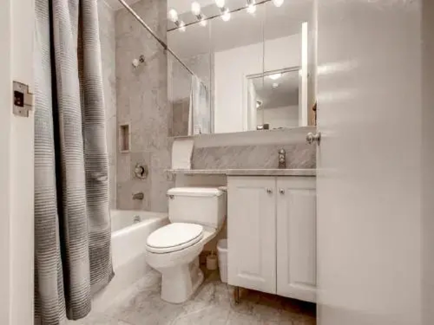 Global Luxury Suites At Symphony House