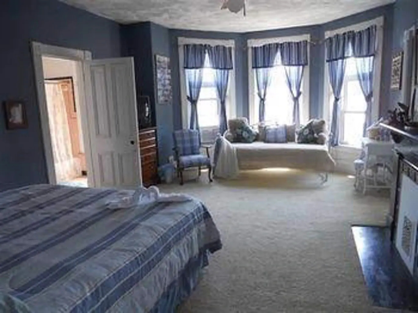 The Heritage House Inn Bed & Breakfast