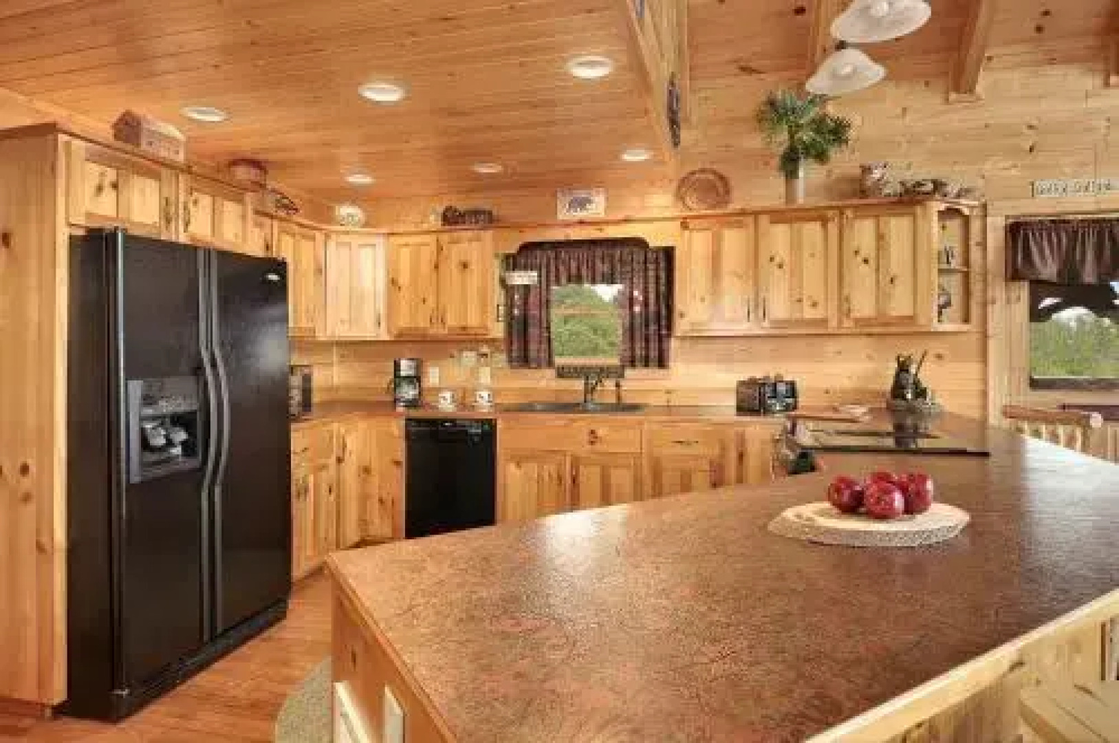 Majestic Sunset - 4 Br cabin by RedAwning