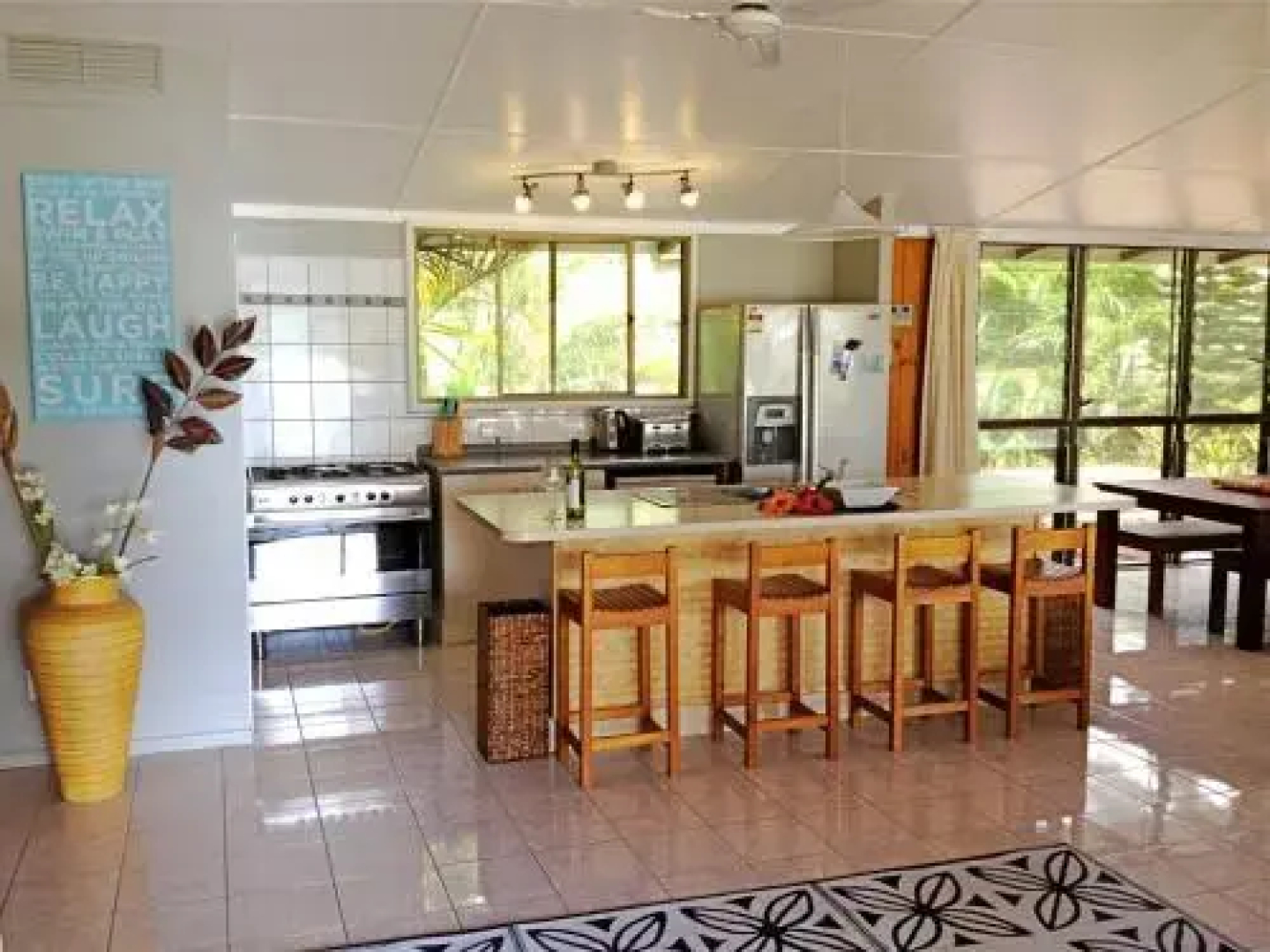 B's Beach House on Muri Lagoon