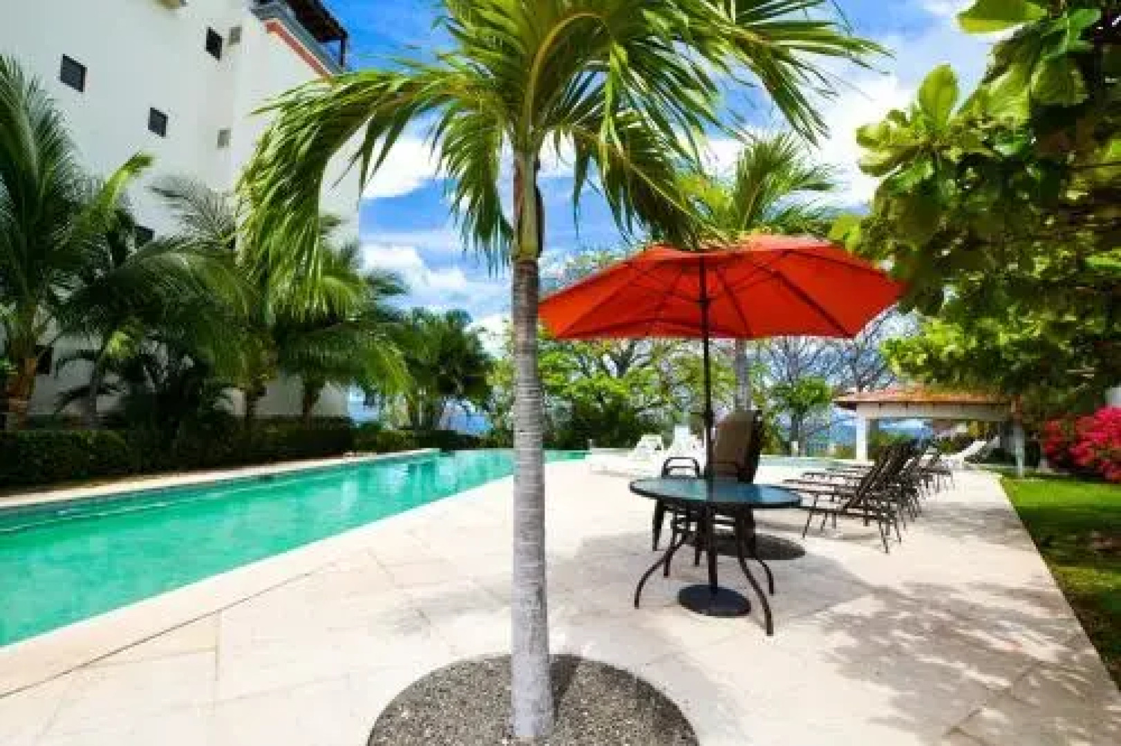 Luxury 2 bedroom condo with ocean view - Few steps from beach