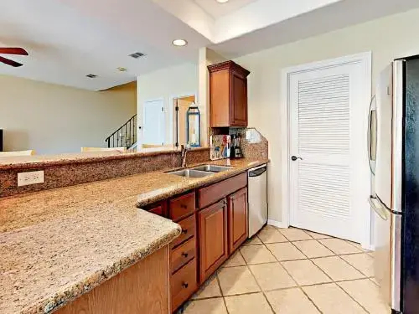 6 Harbor Town House - 3 Br townhouse by RedAwning