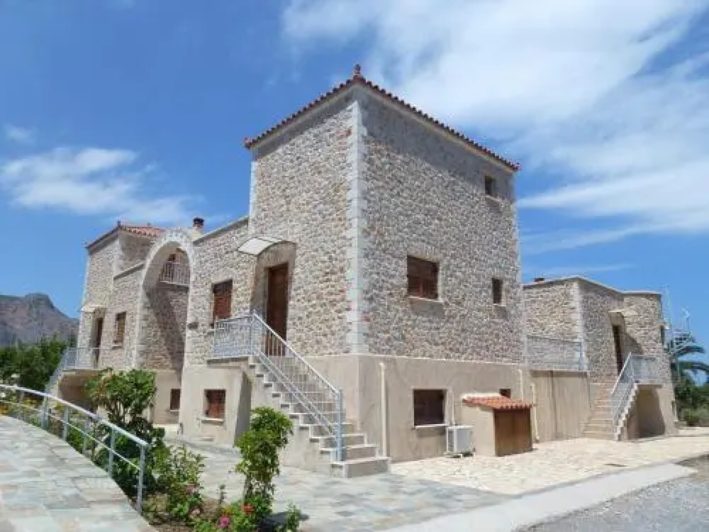 Karantonis House