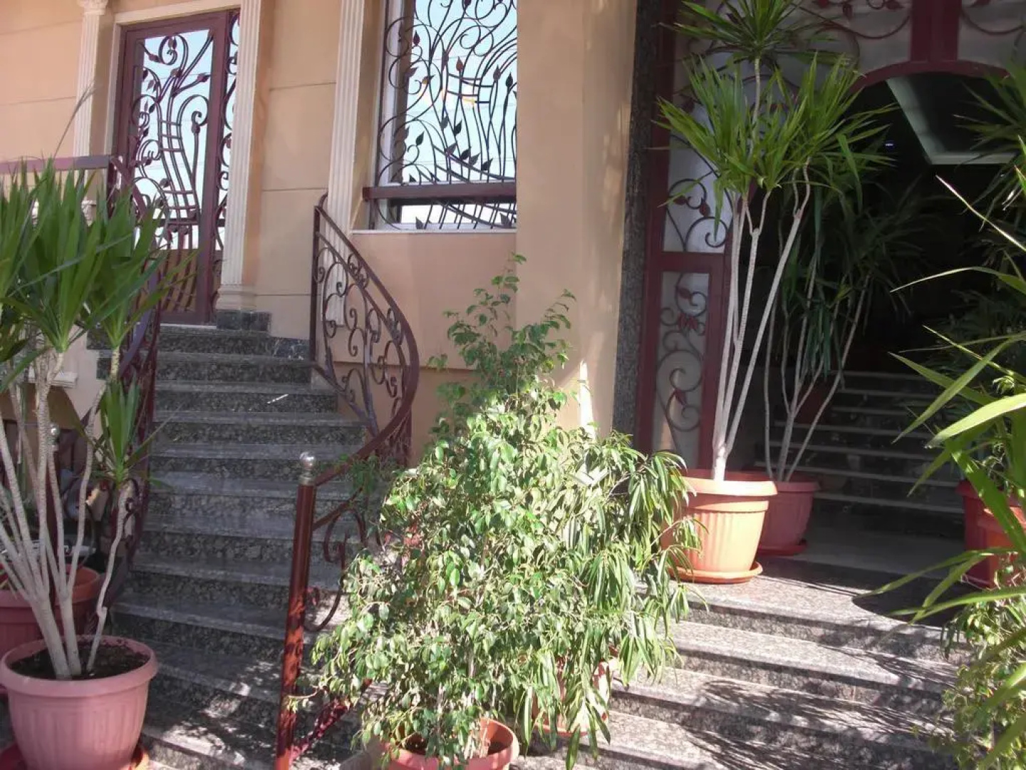 Cairo plaza Guest House