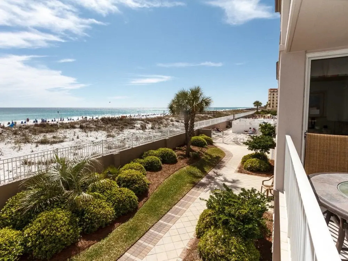 Island Princess 202: Impressive Beachfront Condo, WIFI, BEACH SVC, KEYLESS