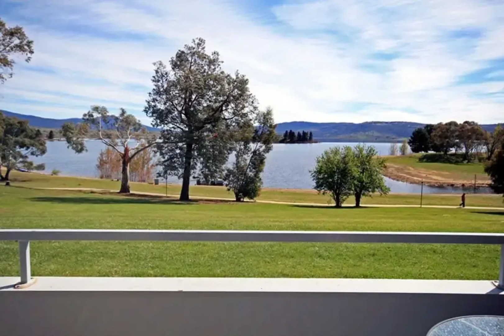 Horizons 216 - Lake Jindabyne Waterfront