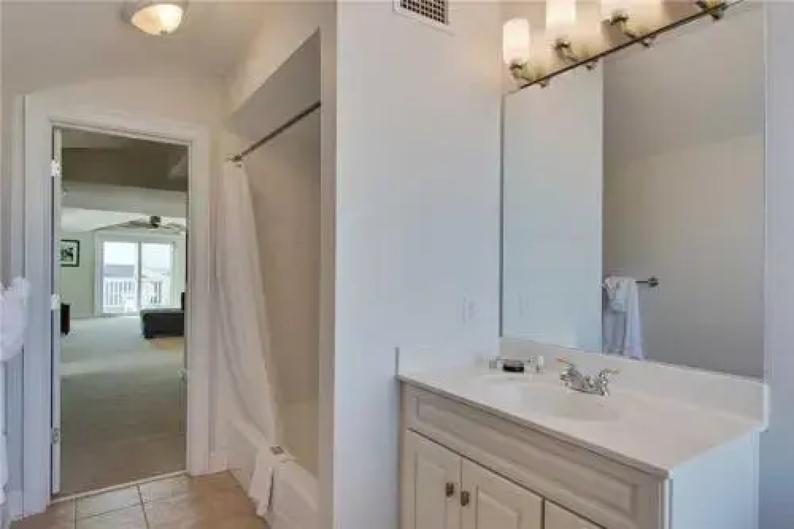 Carolina Boulevard 916 by RedAwning