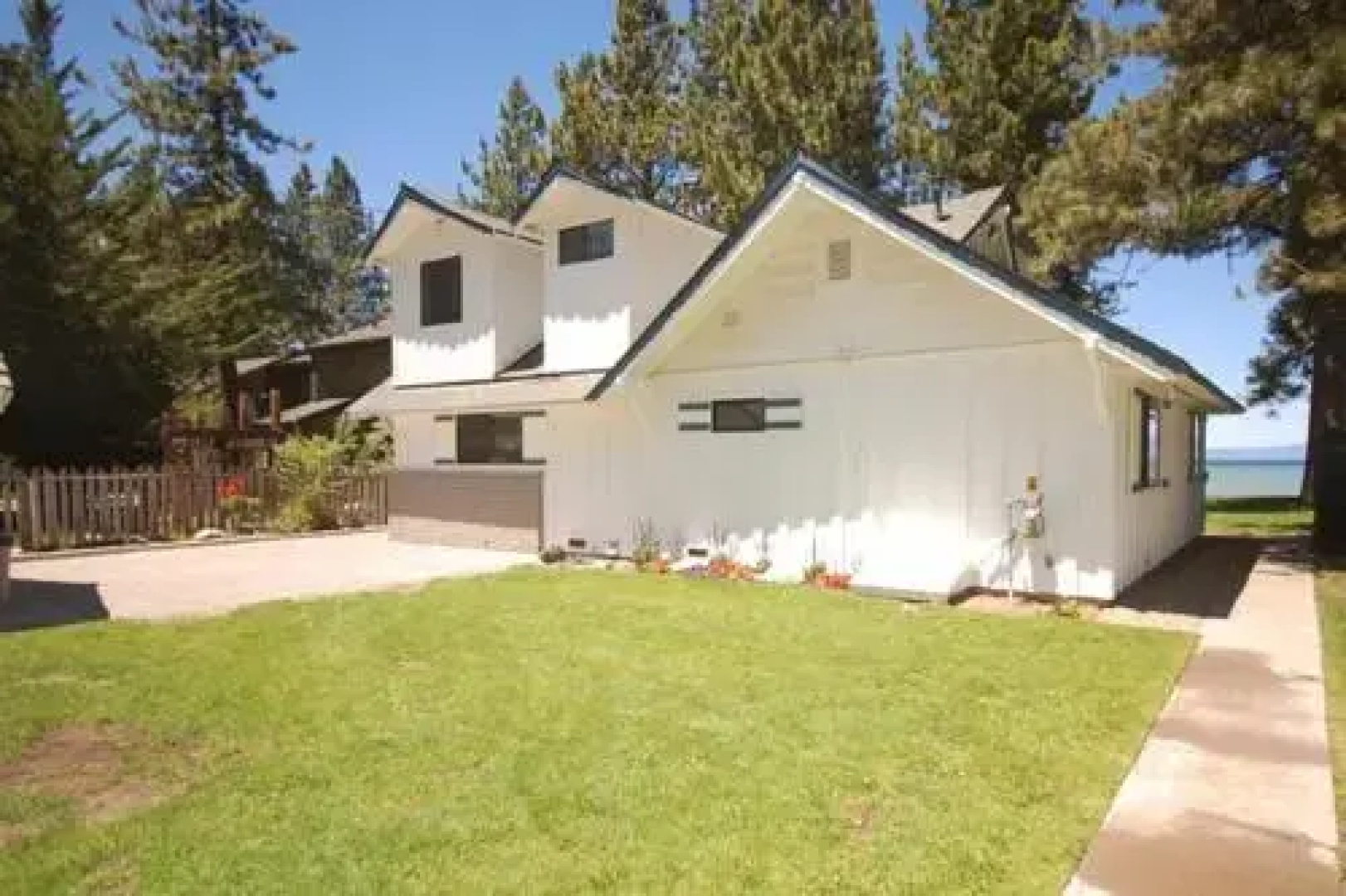 Lakeview Avenue Holiday home