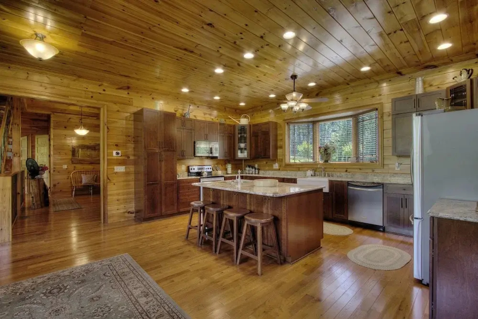 Birds Creek Mansion 650 - Six Bedroom Cabin
