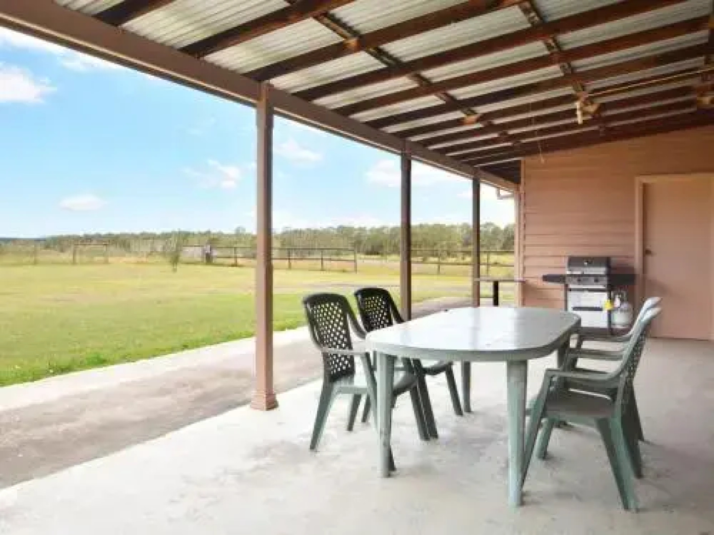 Grasmere Estate Homestead - hear the Lions roar from nearby Hunter Valley Zoo