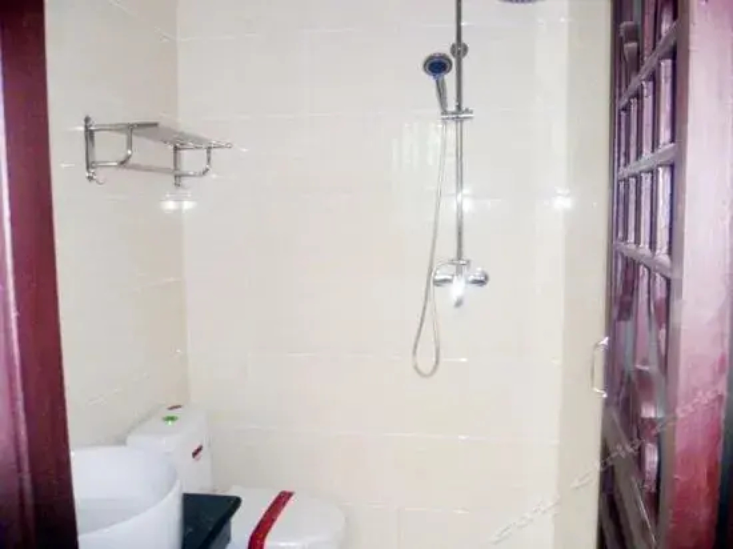 Jin Zhong Qixian Dan Feng Ge Hotel