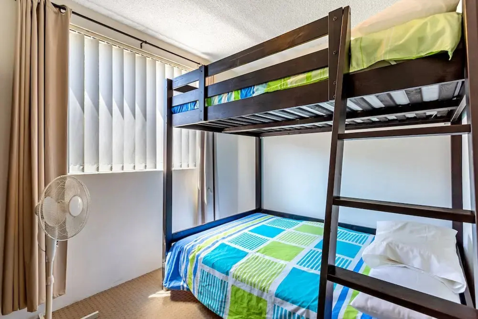 Sunset Court, Unit 1, 3 Resthaven Avenue