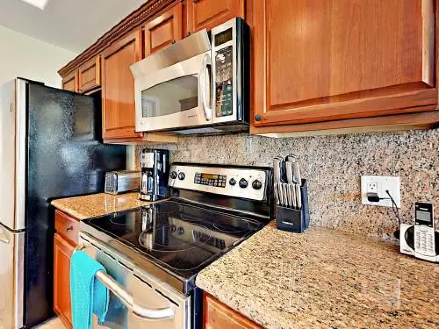 6 Harbor Town House - 3 Br townhouse by RedAwning