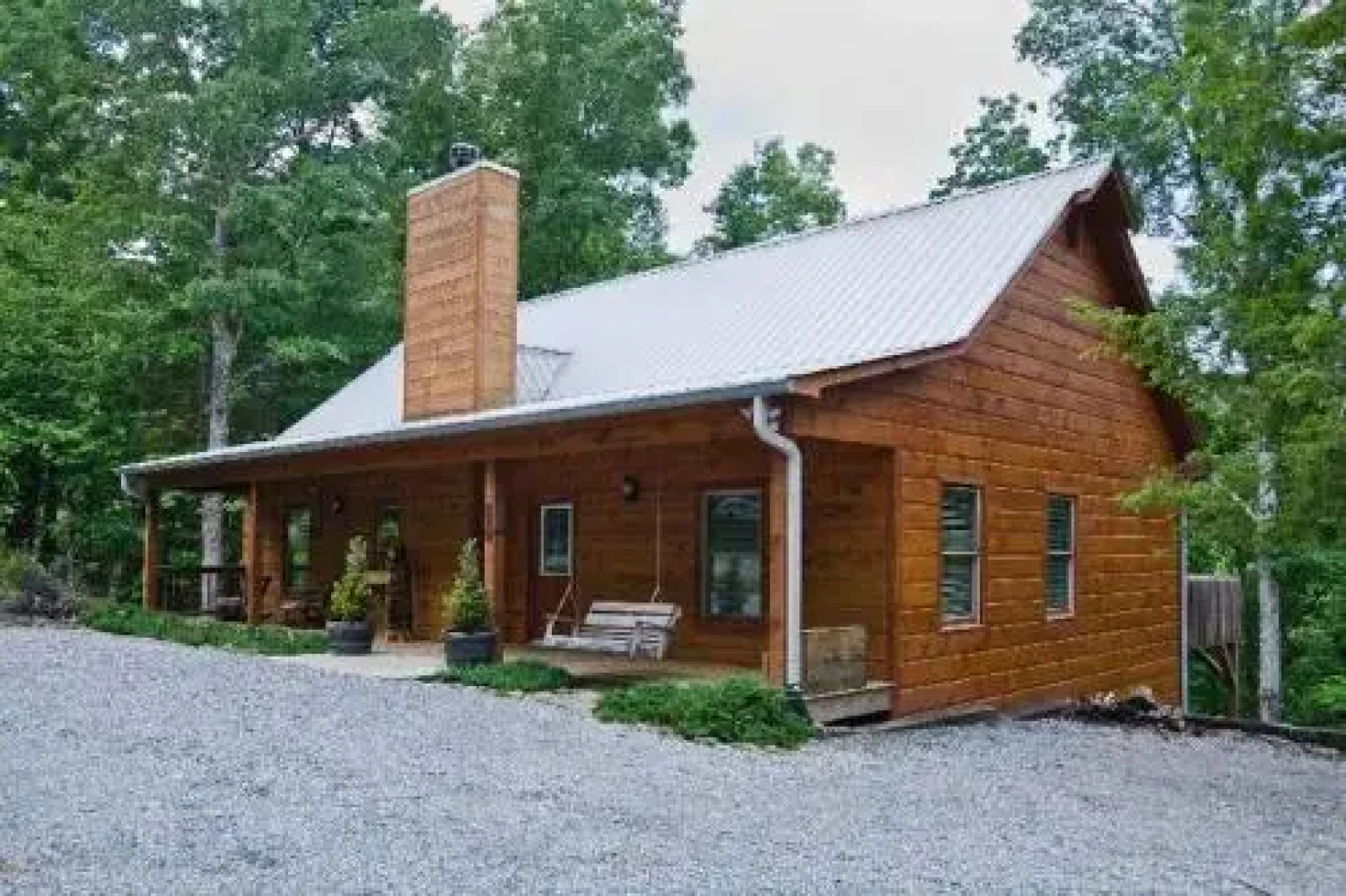 Knotted Pine - 3 Br home by RedAwning