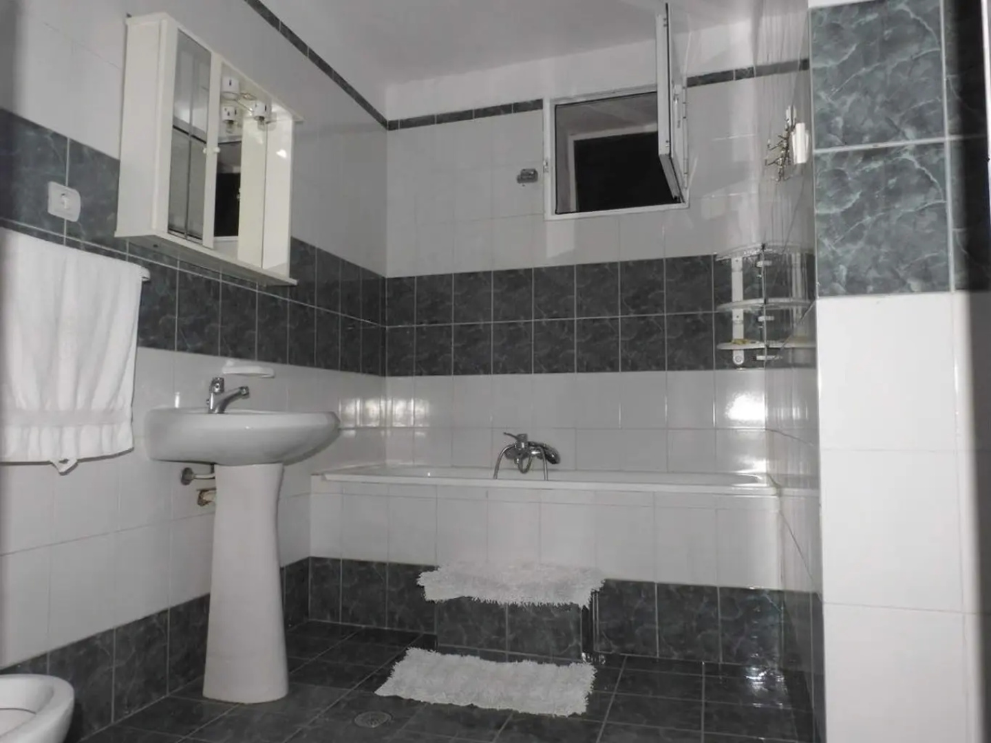 Flora's Guesthouse