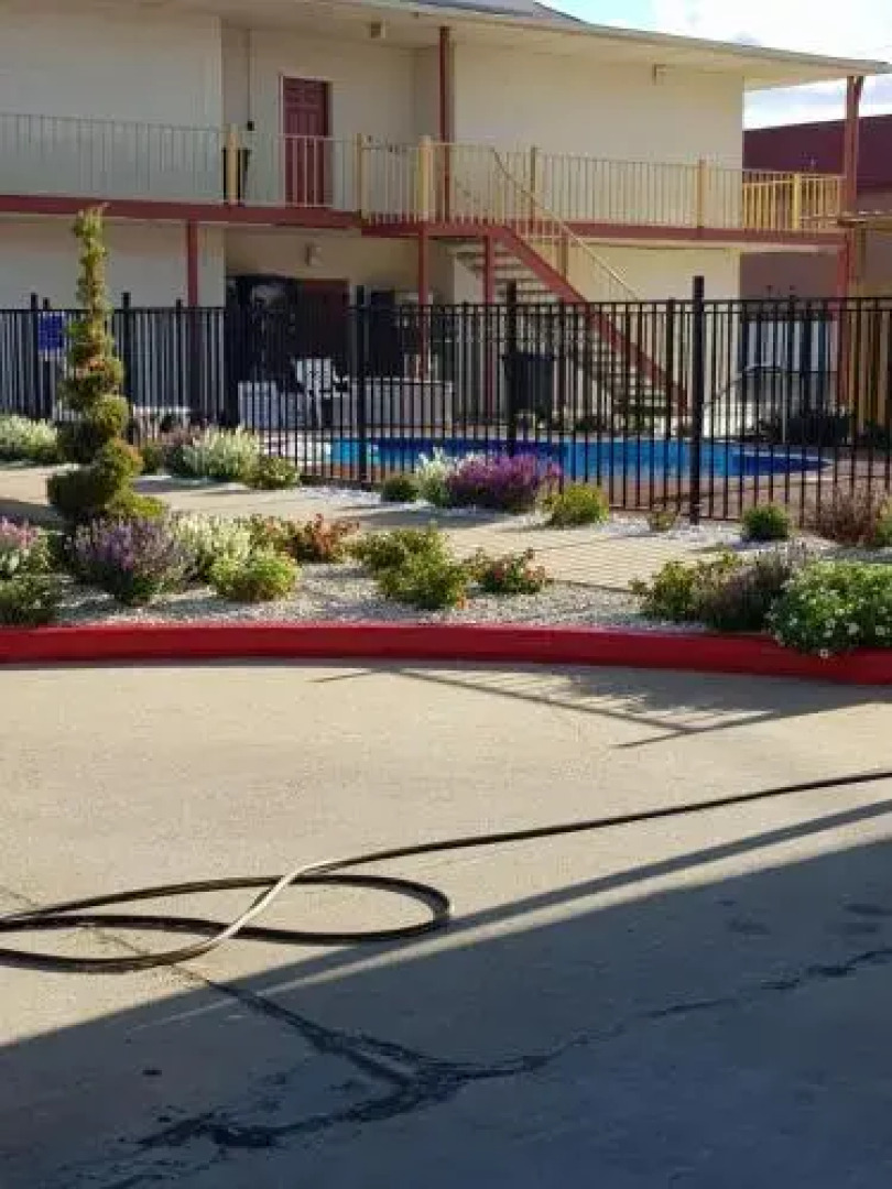 Regency Inn & Suites Bay City