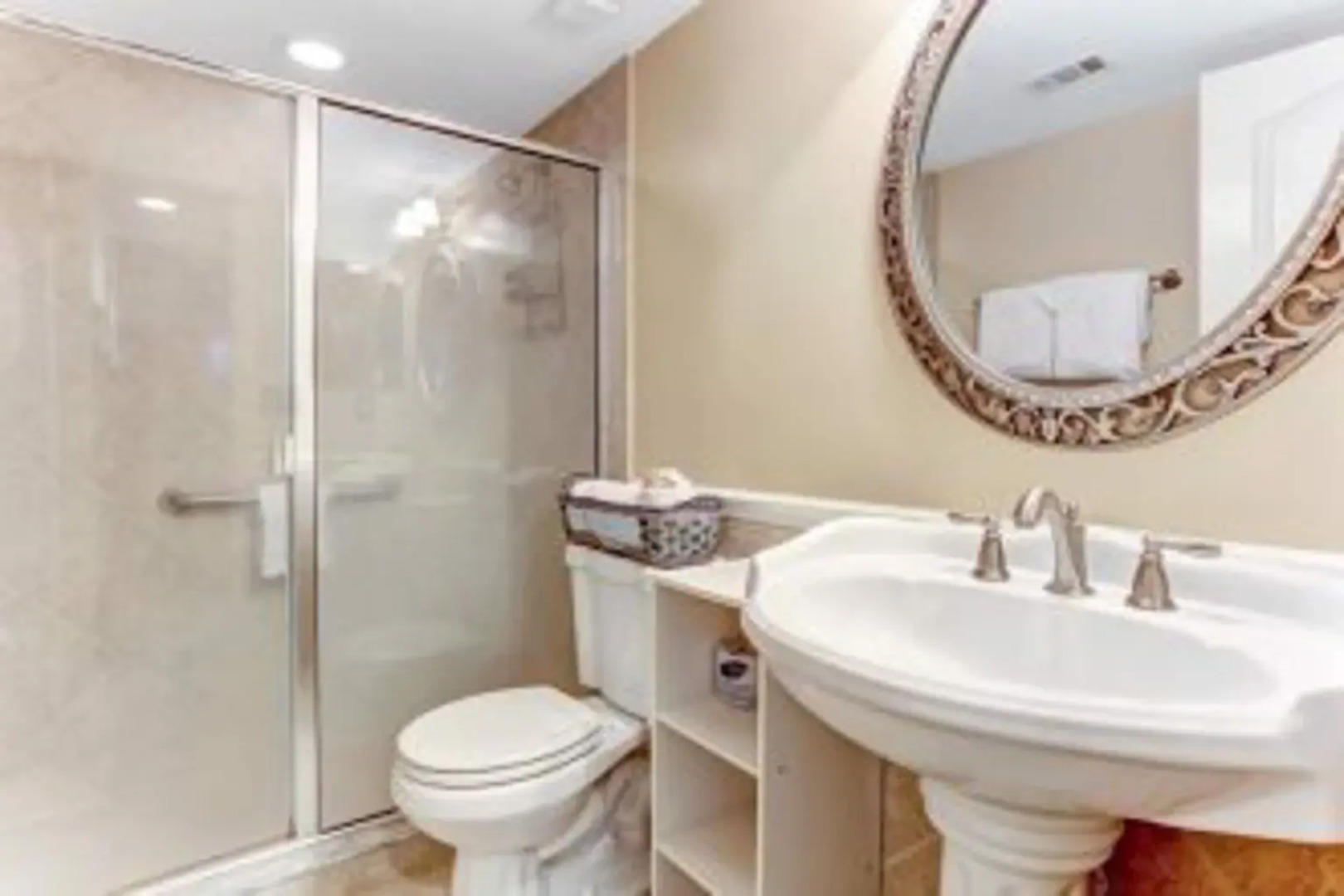 Brilliantly Decorated Condo for Your Perfect Beach Escape by RedAwning