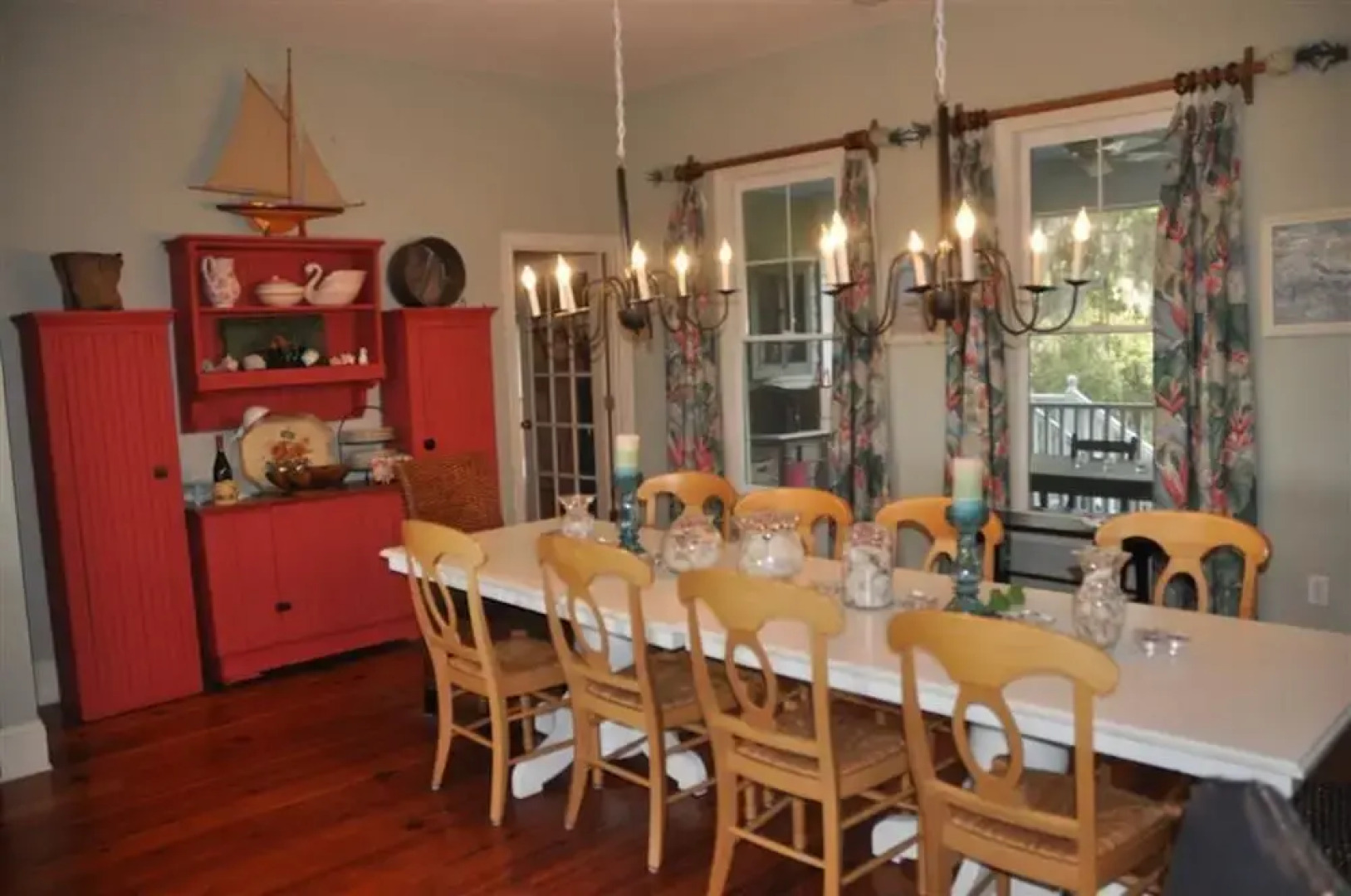 165 Giraffic Park 4 Br home by RedAwning