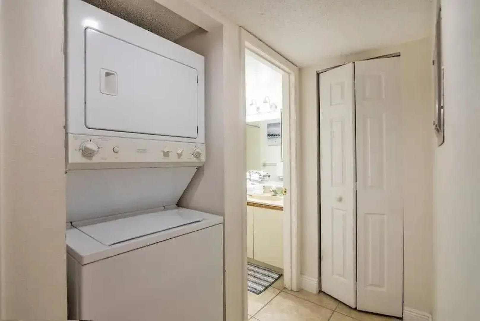 Shorewalk Vacation Condo 15 minutes to Bradenton Beach Entire Condo