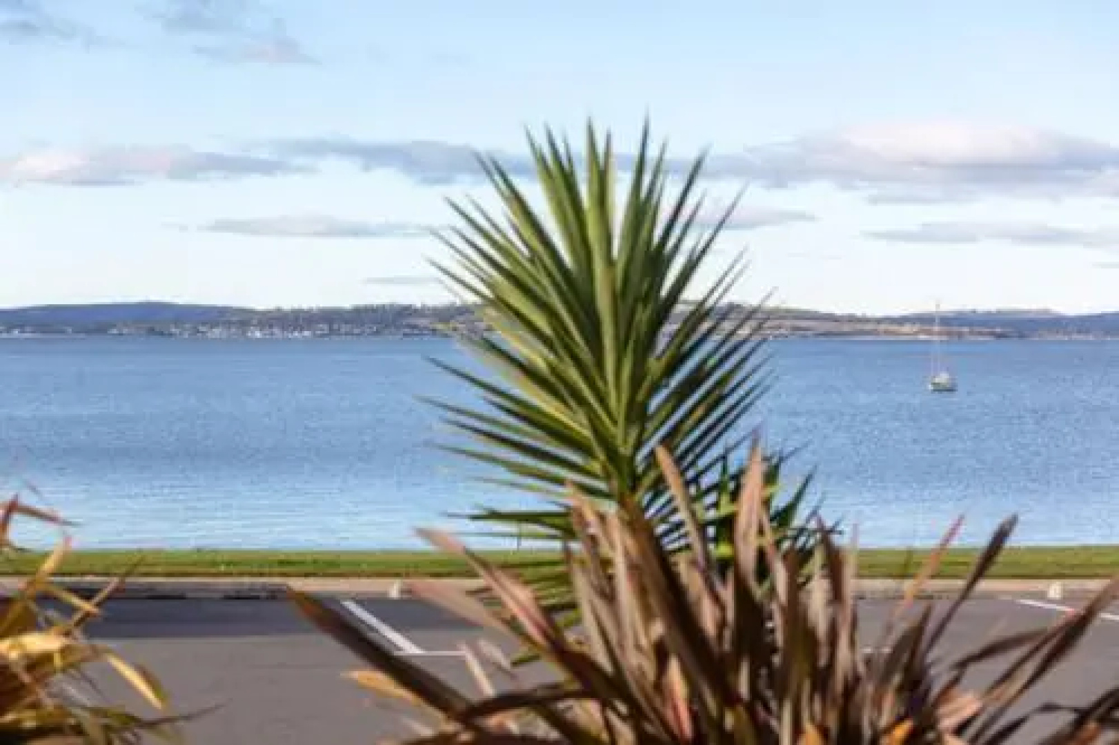 Beachfront Apartment Blackmans Bay