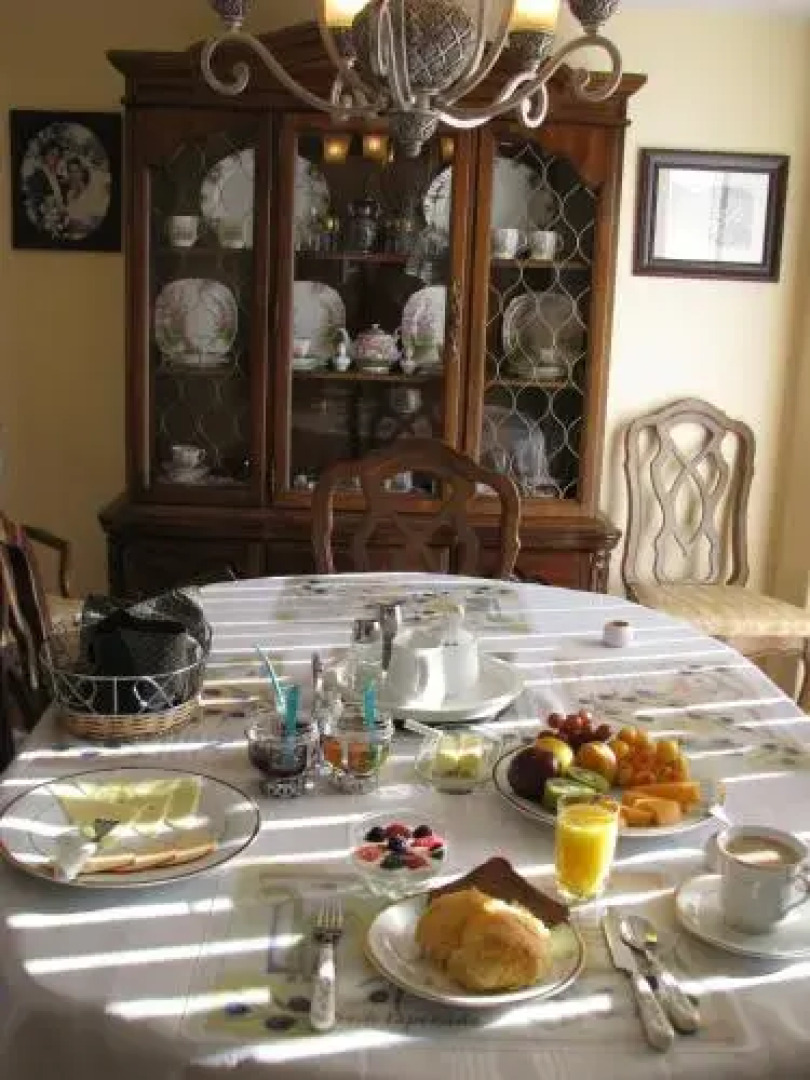 House Victoria Bed & Breakfast