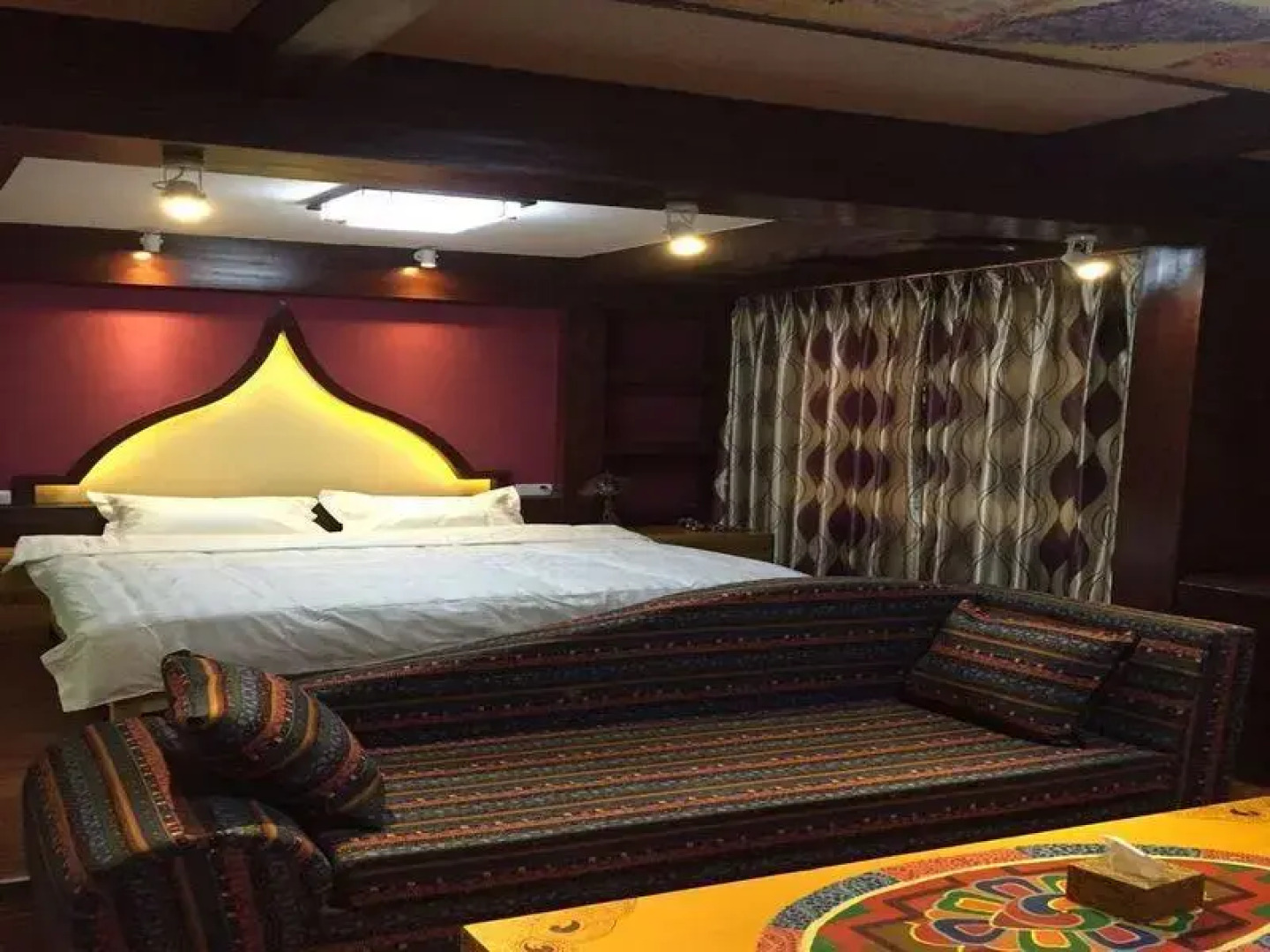 Ruo Chujian Youth Hostel